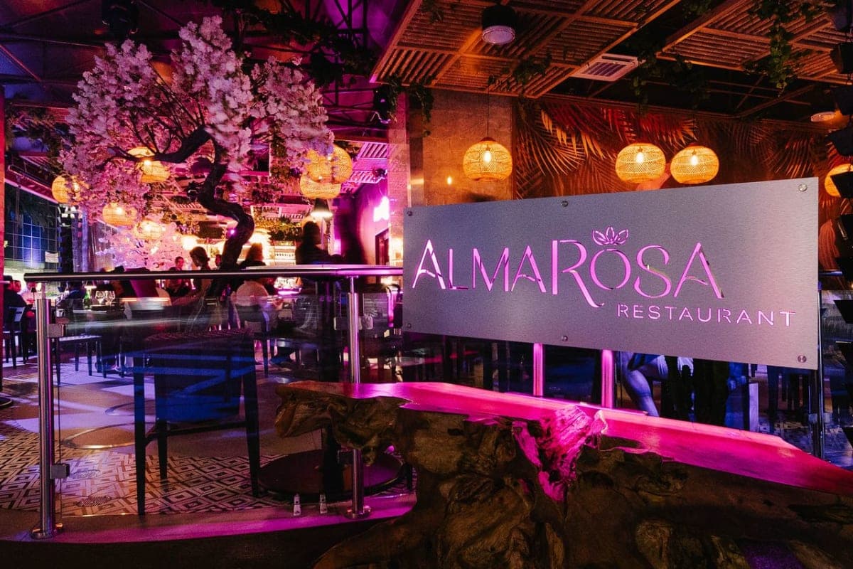 AlmaRosa Brickell Lounge