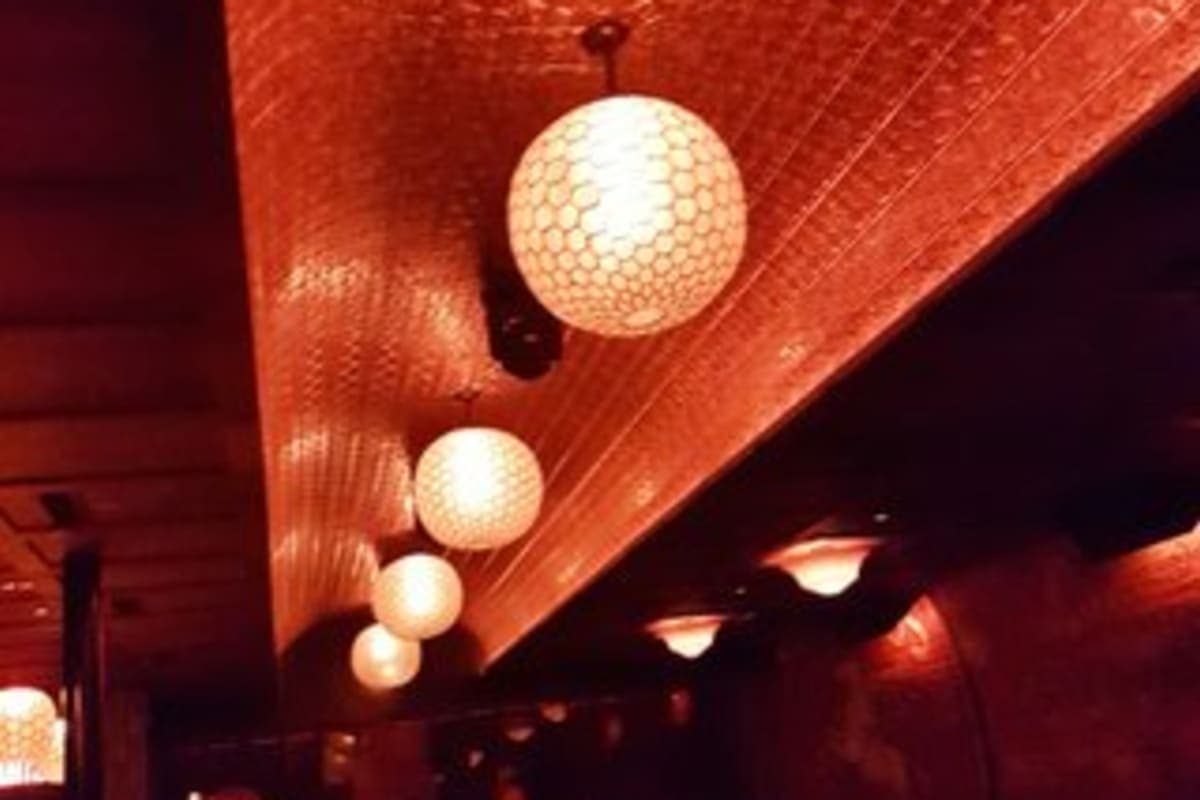 Somwhr Liquor Lounge